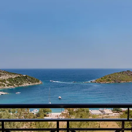 Coastal Paradise Found - Komis' Private Pool Retreat וילה *