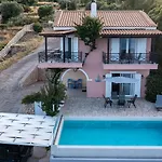 Coastal Paradise Found - Komis' Private Pool Retreat