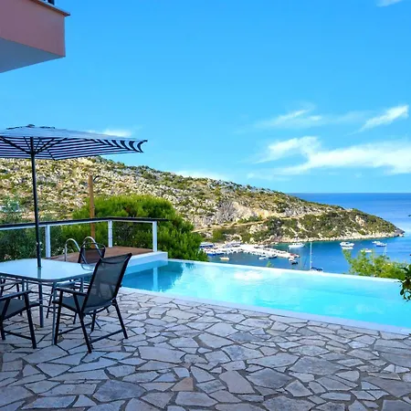 Coastal Paradise Found - Komis' Private Pool Retreat Villa *