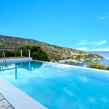 Coastal Paradise Found - Komis' Private Pool Retreat Villa Agios Nikolaos (Zakynthos)