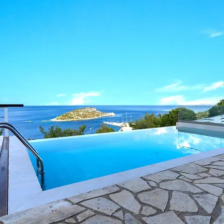 Villa Coastal Paradise Found - Komis' Private Pool Retreat Agios Nikolaos (Zakynthos)