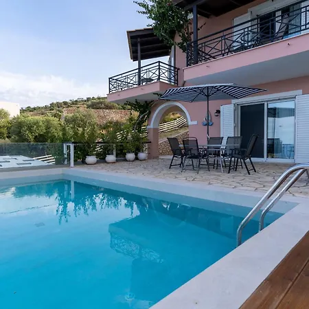 Coastal Paradise Found - Komis' Private Pool Retreat *