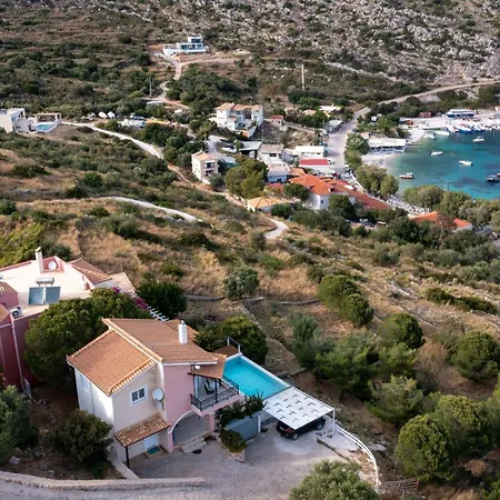 Coastal Paradise Found - Komis' Private Pool Retreat 아기오스니콜라우스