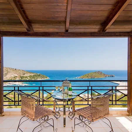 Coastal Paradise Found - Komis' Private Pool Retreat