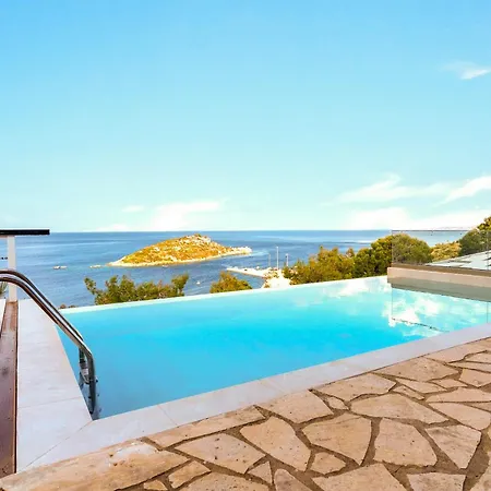 וילה Coastal Paradise Found - Komis' Private Pool Retreat *