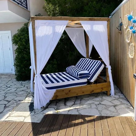 Villa Coastal Paradise Found - Komis' Private Pool Retreat *