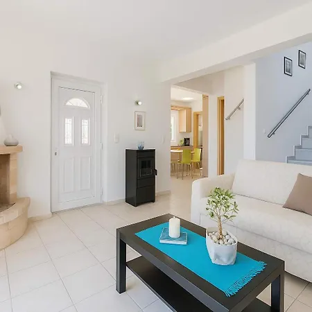 Villa Coastal Paradise Found - Komis' Private Pool Retreat *