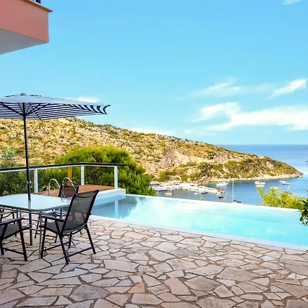 Villa Coastal Paradise Found - Komis' Private Pool Retreat *