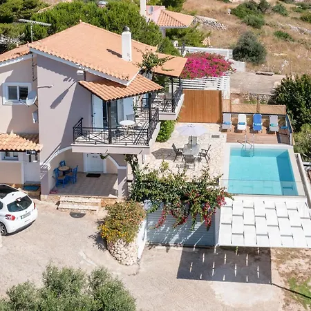 Coastal Paradise Found - Komis' Private Pool Retreat