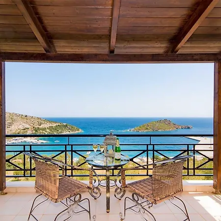 Coastal Paradise Found - Komis' Private Pool Retreat *