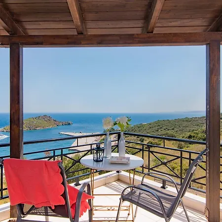 Coastal Paradise Found - Komis' Private Pool Retreat Villa *
