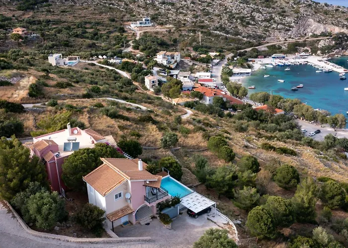 Coastal Paradise Found - Komis' Private Pool Retreat 아기오스니콜라우스