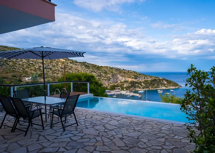 Coastal Paradise Found - Komis' Private Pool Retreat 빌라