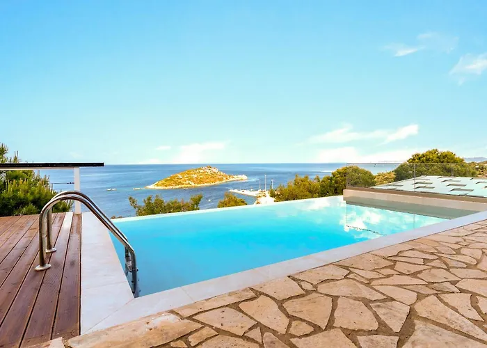 빌라 Coastal Paradise Found - Komis' Private Pool Retreat *