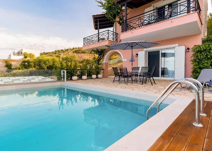 Coastal Paradise Found - Komis' Private Pool Retreat 빌라