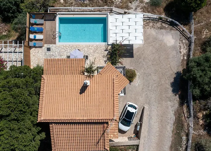 Coastal Paradise Found - Komis' Private Pool Retreat * 아기오스니콜라우스