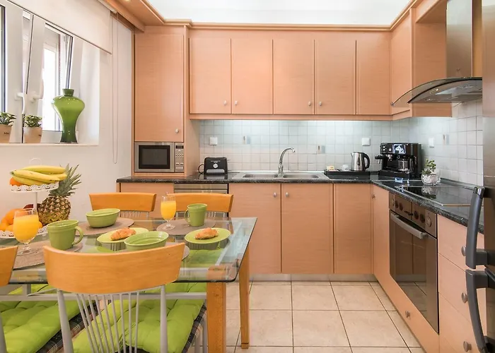 Coastal Paradise Found - Komis' Private Pool Retreat 빌라