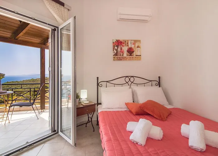 Coastal Paradise Found - Komis' Private Pool Retreat 아기오스니콜라우스