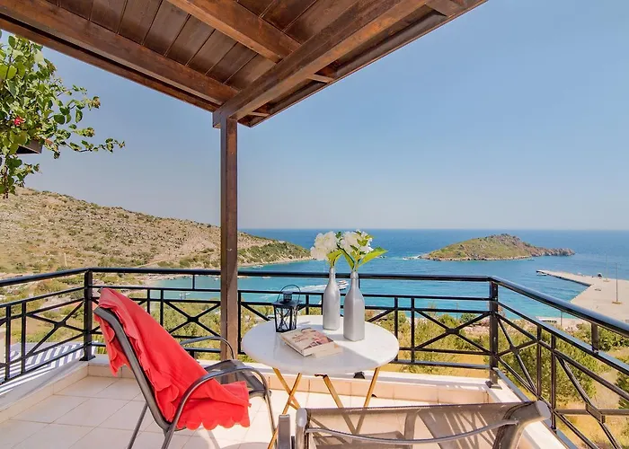 Coastal Paradise Found - Komis' Private Pool Retreat 아기오스니콜라우스