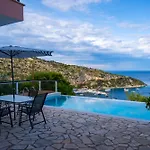 Coastal Paradise Found - Komis' Private Pool Retreat فيلة