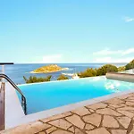 فيلة Coastal Paradise Found - Komis' Private Pool Retreat *