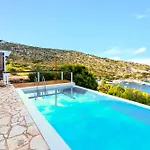 Coastal Paradise Found - Komis' Private Pool Retreat فيلة آغيوس نيكولاوس