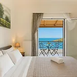 Coastal Paradise Found - Komis' Private Pool Retreat فيلة