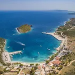 فيلة Coastal Paradise Found - Komis' Private Pool Retreat