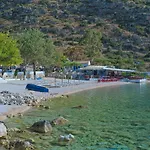 Coastal Paradise Found - Komis' Private Pool Retreat *