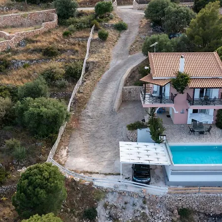 Coastal Paradise Found - Komis' Private Pool Retreat