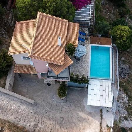 Villa Coastal Paradise Found - Komis' Private Pool Retreat