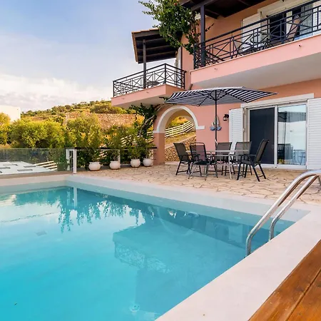 Coastal Paradise Found - Komis' Private Pool Retreat Villa