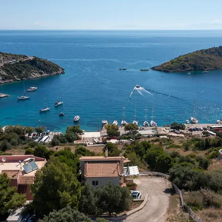 Vilă Coastal Paradise Found - Komis' Private Pool Retreat Agios Nikolaos (Zakynthos)
