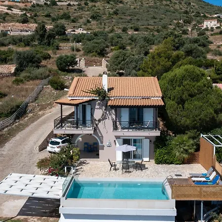 Coastal Paradise Found - Komis' Private Pool Retreat