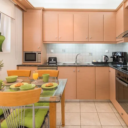Coastal Paradise Found - Komis' Private Pool Retreat Vilă