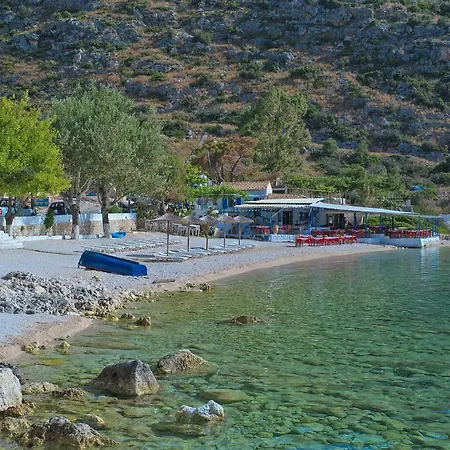 Coastal Paradise Found - Komis' Private Pool Retreat *