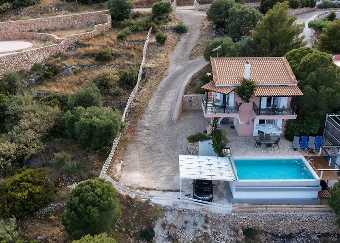 Coastal Paradise Found - Komis' Private Pool Retreat