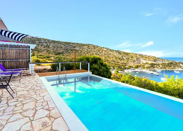 Coastal Paradise Found - Komis' Private Pool Retreat Villa Agios Nikolaos (Zakynthos)