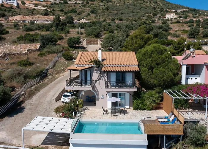 Coastal Paradise Found - Komis' Private Pool Retreat