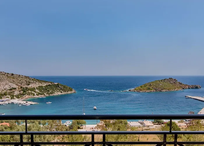 Coastal Paradise Found - Komis' Private Pool Retreat Villa *