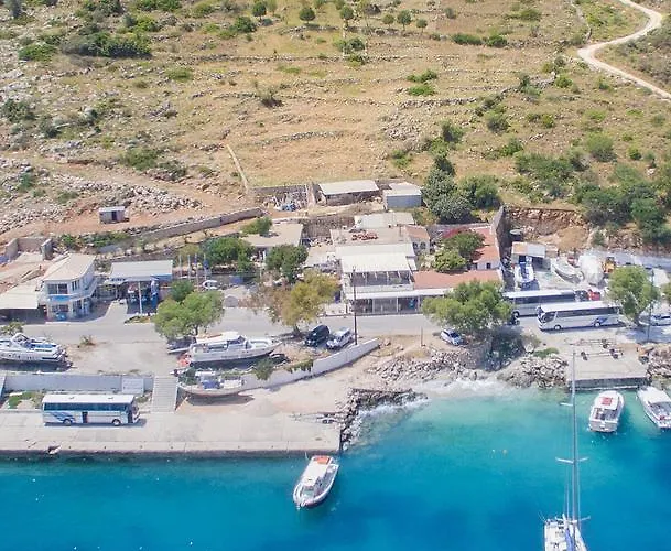 Coastal Paradise Found - Komis' Private Pool Retreat Villa *