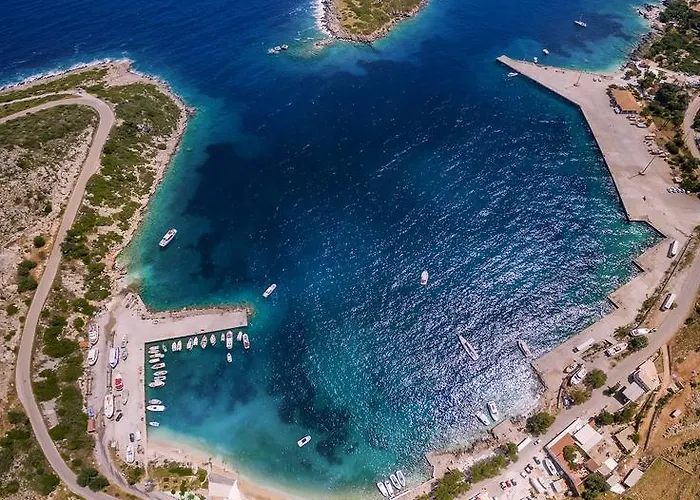 Villa Coastal Paradise Found - Komis' Private Pool Retreat Agios Nikolaos (Zakynthos)