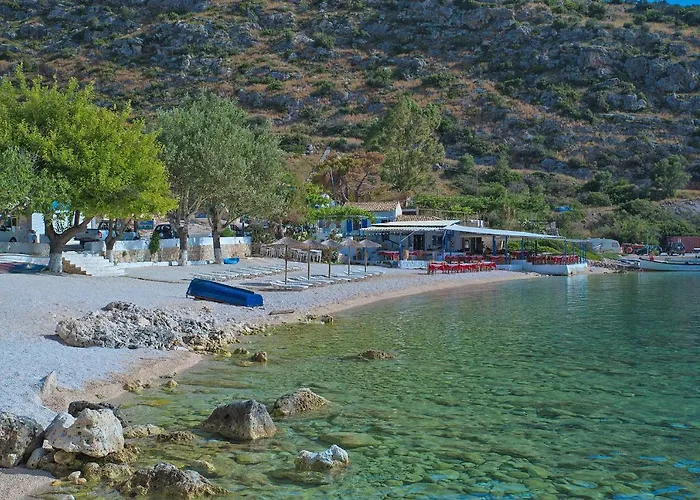 Coastal Paradise Found - Komis' Private Pool Retreat *